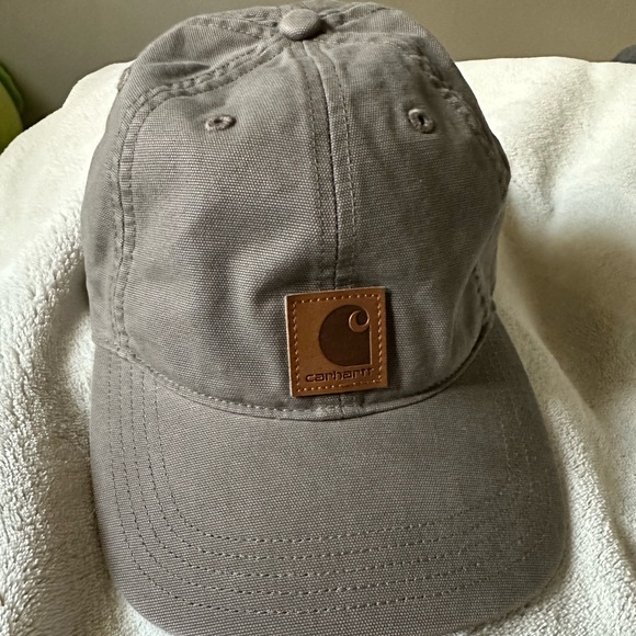Carhartt woman gray hat, great condition used maybe ones - Picture 2 of 4